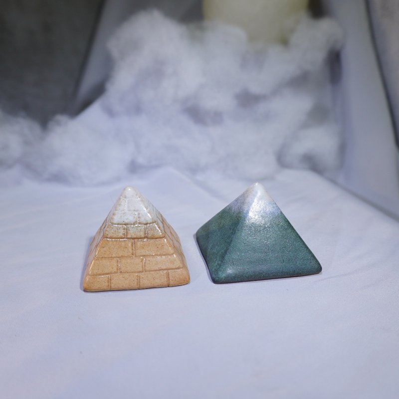金字塔型陶瓷紙鎮 - 擺飾/家飾品 - 陶 多色