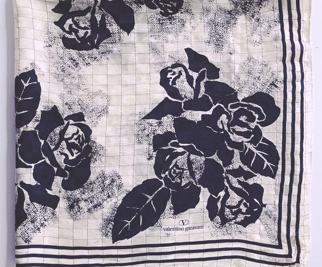 ヴァレンティノ・ガラヴァーニ ローズ シルクスカーフ、34 x 34インチ