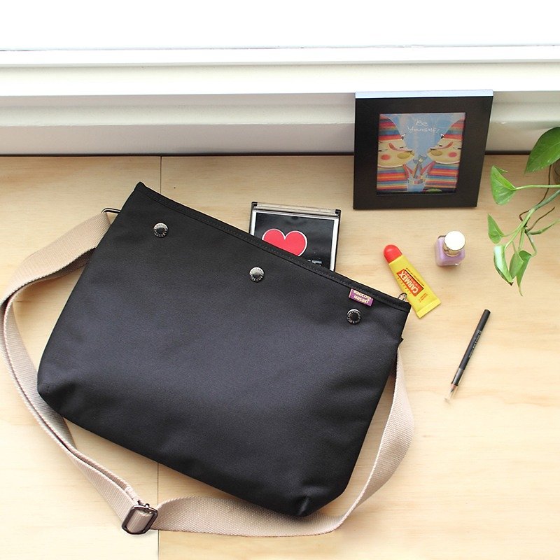 Light and simple accompanying oblique shoulder bag (capacity variable +12 吋 OK OK) - Black _100380 - Messenger Bags & Sling Bags - Cotton & Hemp Black