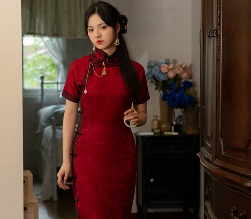 Chunyan new Chinese retro exquisite heavy workmanship without velvet ancient cheongsam toast dress - Qipao - Silk Red