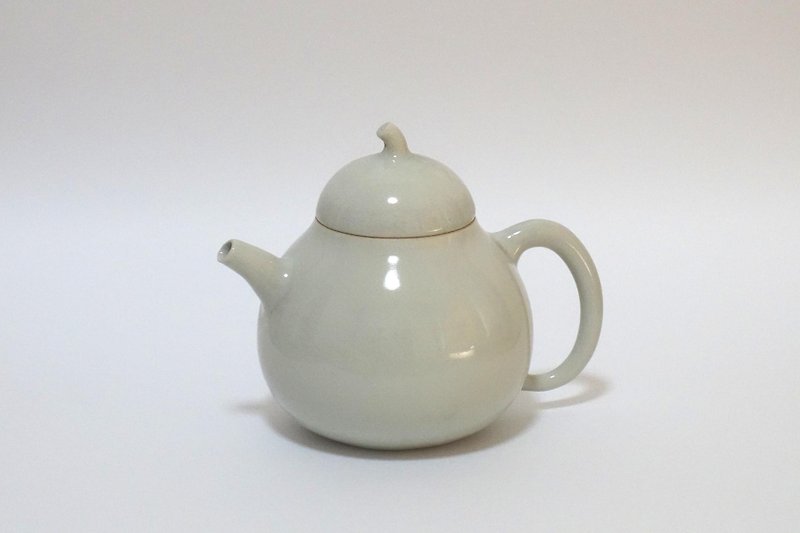 Eggplant white magnetic pouring machine - Teapots & Teacups - Pottery 