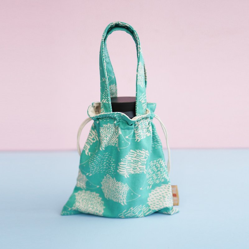 Sweet and cute gift Xiao Jingjing's pocket hedgehog - ถุงใส่กระติกนำ้ - ผ้าฝ้าย/ผ้าลินิน สีน้ำเงิน