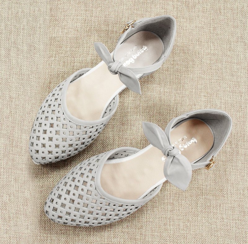 真皮鏤空高質感淑女涼鞋 – 象牙灰 ( 偏米色 )大人尺寸台灣製造 - 涼鞋 - 真皮 銀色