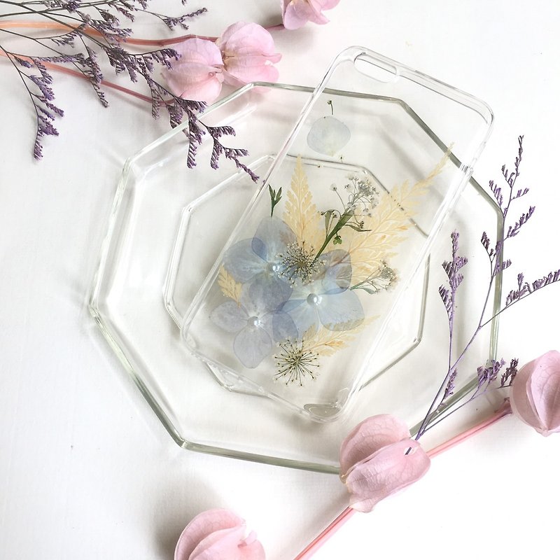 Autumn Snow - pressed flower phone case - เคส/ซองมือถือ - พืช/ดอกไม้ ขาว