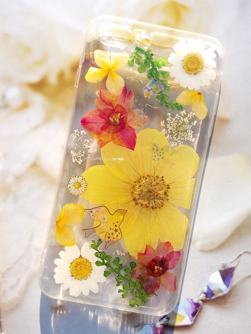 Pressed flower phone case, iPhone 7 plus,iphone 8 plus, Yellow Cosmos - เคส/ซองมือถือ - พลาสติก สีเหลือง