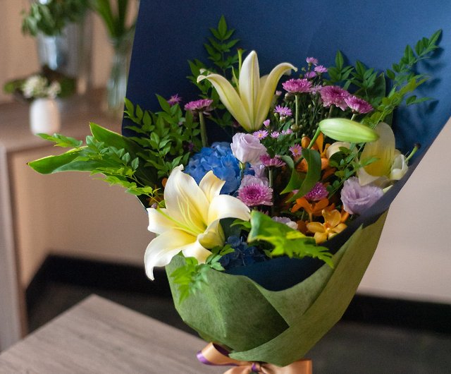 花 香水 ユリ アジサイ 記念日の誕生日のエレガントで風の強い大きな花束 カードを追加することができます ショップ 玉屋花苑 Flower Labo Tamaya ドライフラワー ブーケ Pinkoi
