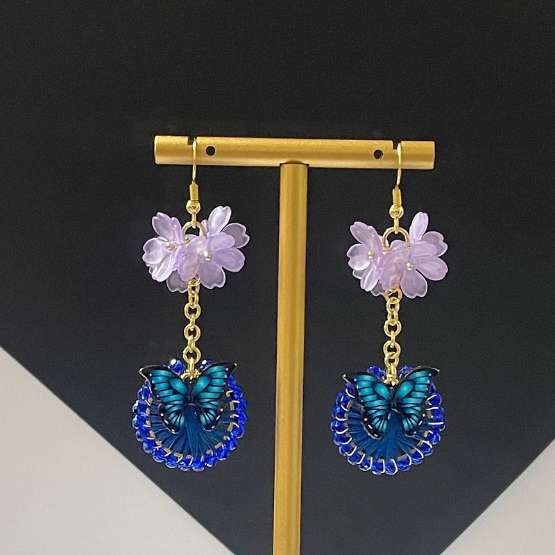 Earrings with sparkling blue butterfly and sapphire colored Bohemian glass beads - Earrings & Clip-ons - Thread Blue