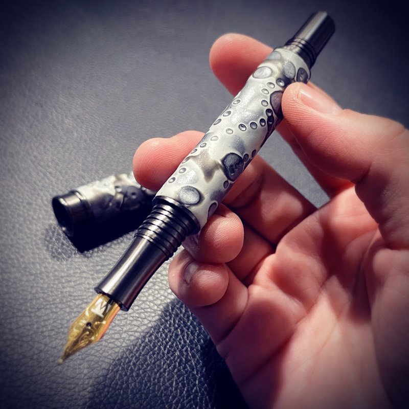 【溫紋陶】工藝 | 元宇宙 鋼筆鋼珠筆 2 in 1 - 鋼筆 - 其他金屬 銀色