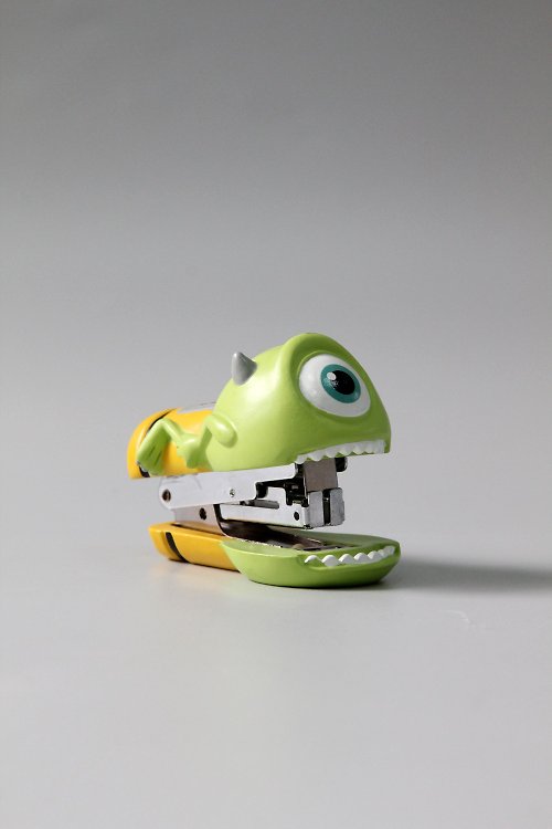 SÜSS Living生活良品 日本迪士尼設計怪獸電力公司系列10號針小釘書機(大眼仔)