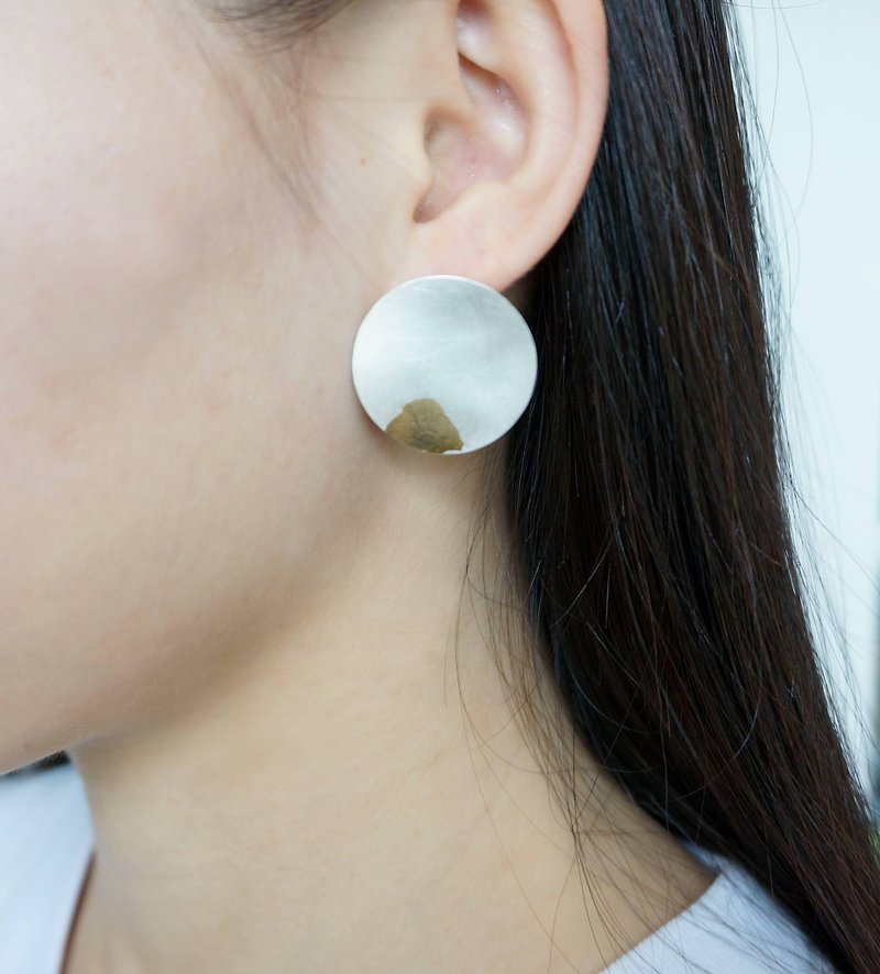 純銀耳環 幾何系列 耳針款 金箔質感(大) - 耳環/耳夾 - 純銀 金色