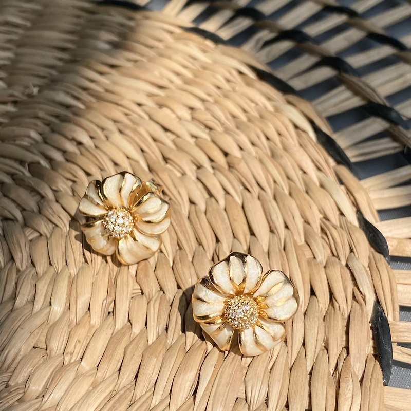 White Lisianthus Flower Earrings - Earrings & Clip-ons - Sterling Silver Gold