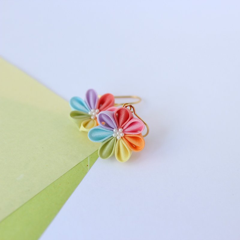 Earring pale rainbow - Earrings & Clip-ons - Silk Multicolor