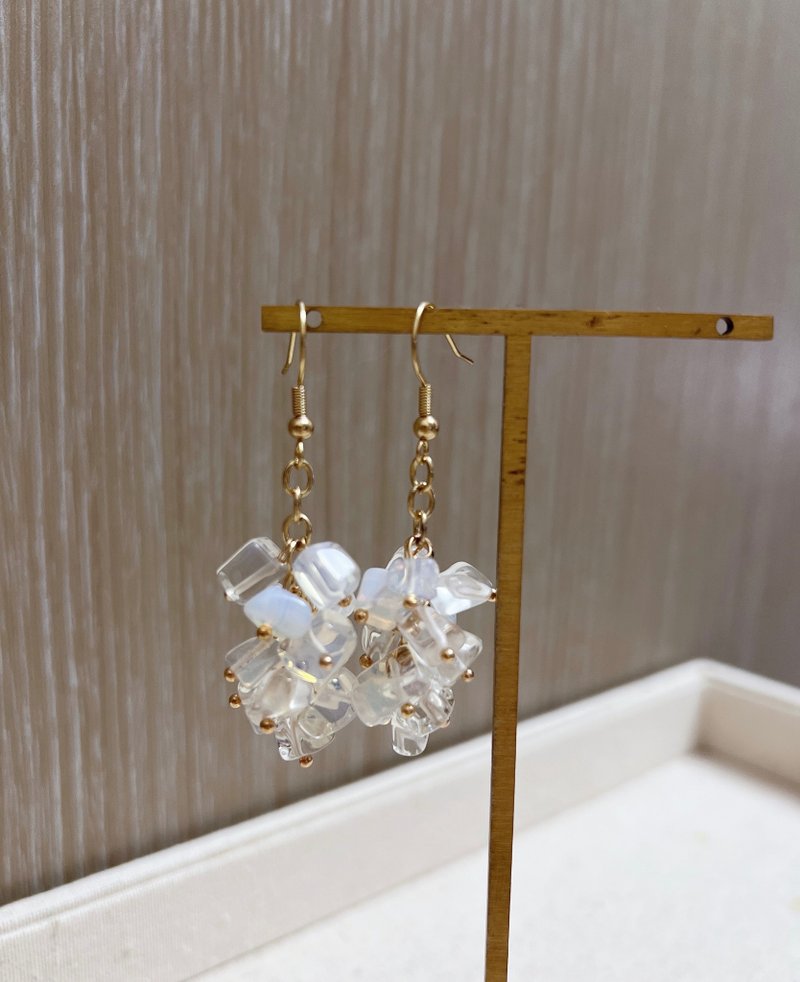 Fake boss lady Kingboss string ice crystal earrings 202209 - Earrings & Clip-ons - Gemstone White