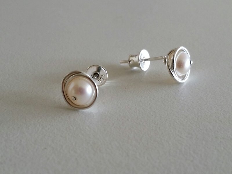 Natural light pearl earrings handmade jewelry designer sterling silver wire - ต่างหู - โลหะ ขาว