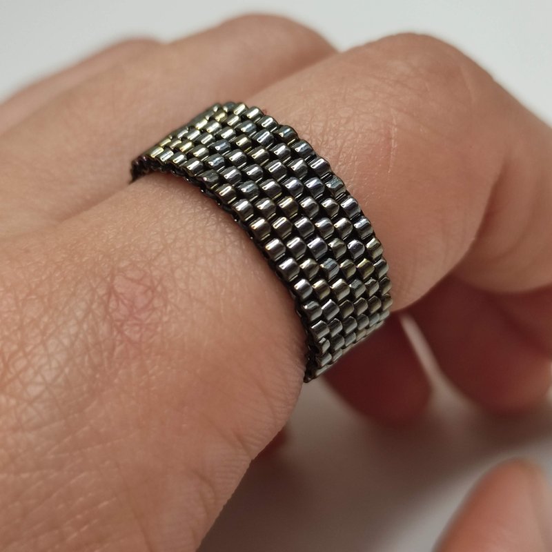 Metallic Steel Luster Beautiful bead ring Handmade jewelry Flexible ring - 戒指 - 玻璃 銀色