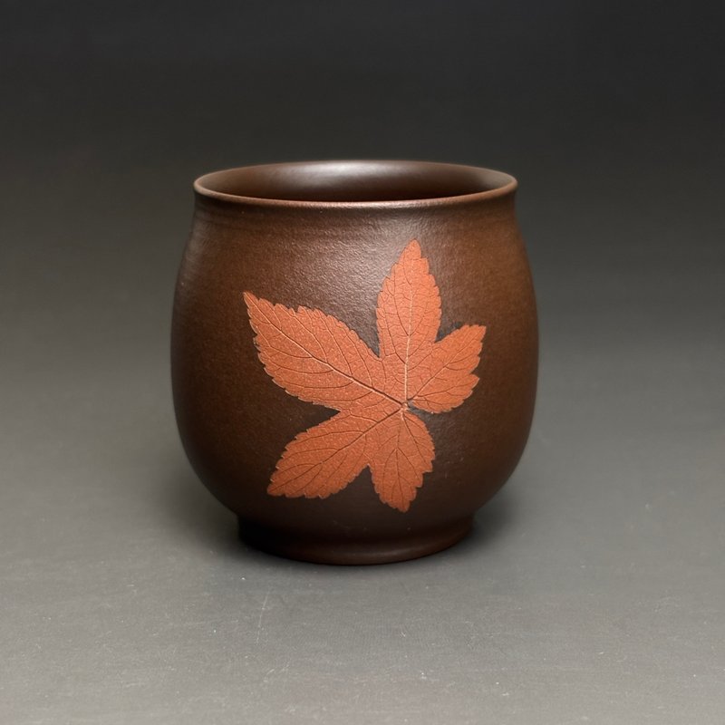 陳政嵐 紫砂楓葉飲茶杯100ml - 茶壺/茶杯/茶具 - 陶 咖啡色