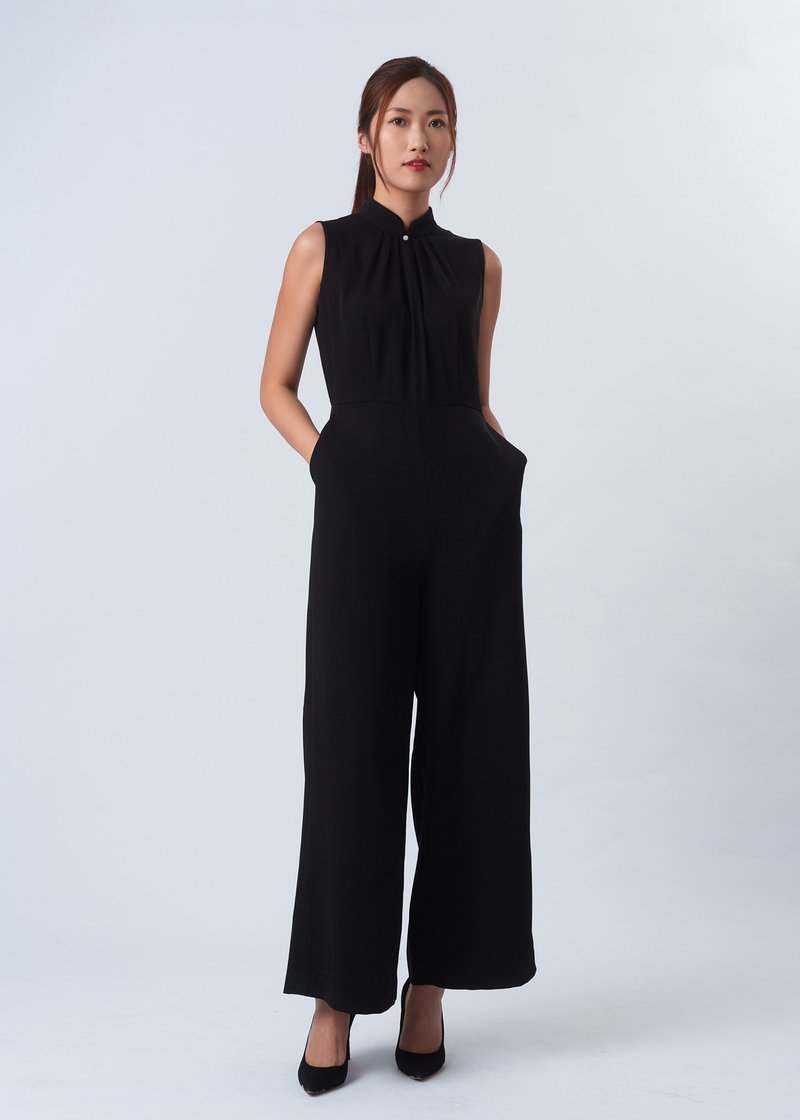 Sleeveless Qipao Jumpsuit w Jade (Black) - กี่เพ้า - เส้นใยสังเคราะห์ สีดำ