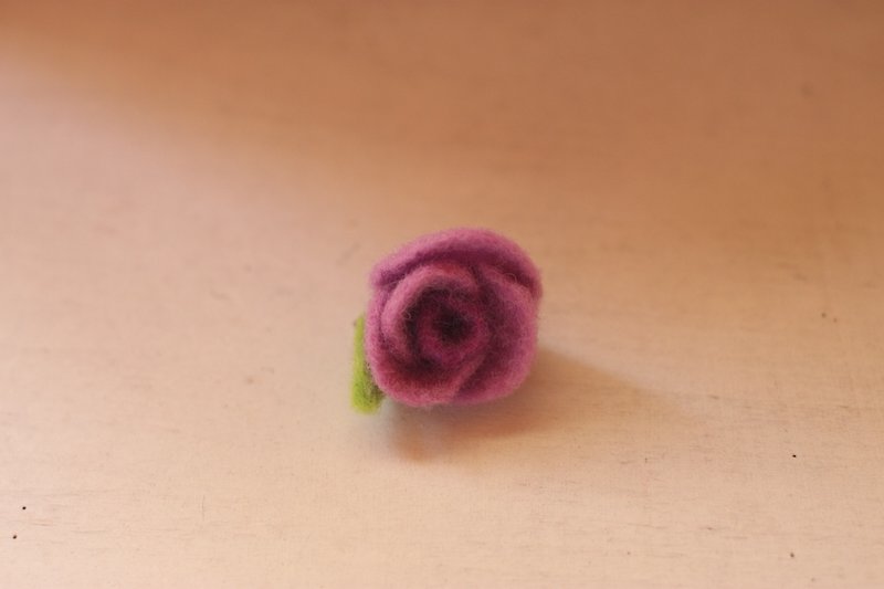Mini Rose Brooch Purple Gradient Customized Style Needs To Be Customized - Brooches - Wool Purple