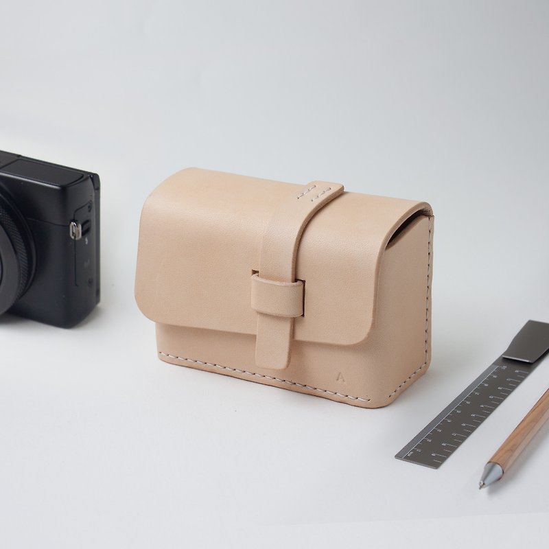 Fully handmade leather camera case, genuine leather, custom-made original design/suitable for cameras with straps or hand straps - กระเป๋ากล้อง - หนังแท้ สีนำ้ตาล