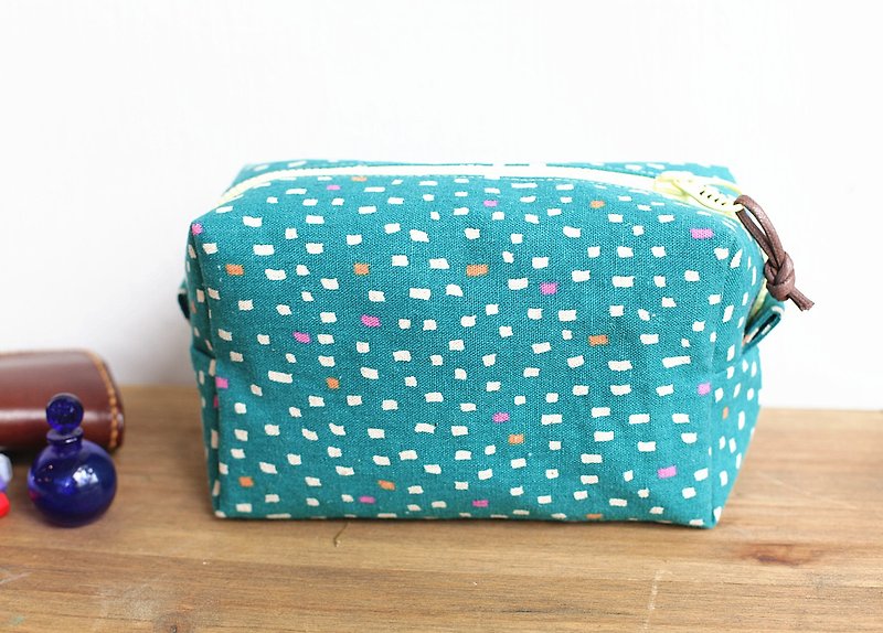 【Good day hand】 Japanese classic package / cosmetic bag / small package - Toiletry Bags & Pouches - Other Materials Blue