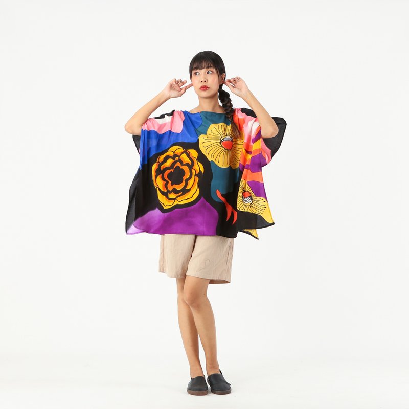 Poncho Blouse Cotton Silk Hand Painted for Summer resort - 女上衣/長袖上衣 - 棉．麻 藍色