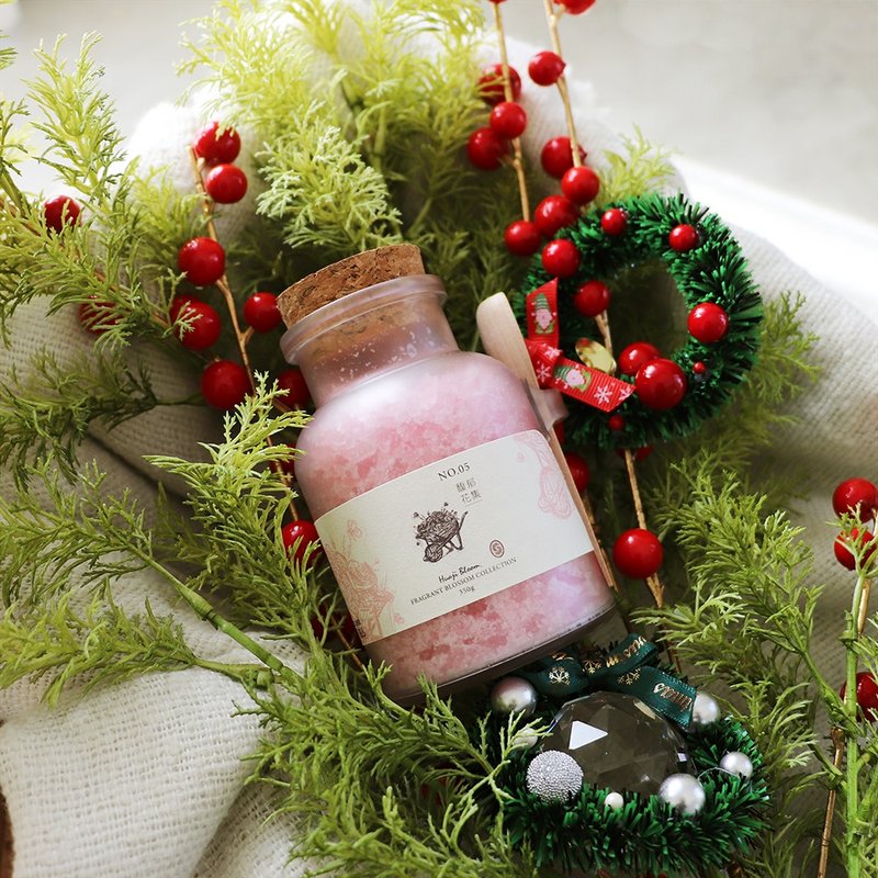 聖誕預購 I 花香調香氛沐浴鹽組 I 隨機贈 聖誕毛巾 (含包裝) - 沐浴乳/沐浴用品 - 其他材質 粉紅色
