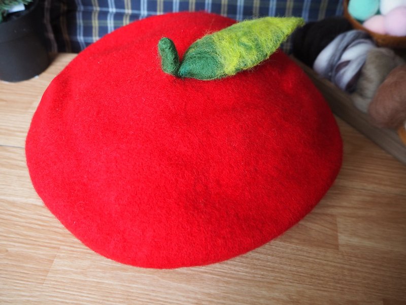 Wool felt  beret - apple - หมวก - ขนแกะ สีแดง