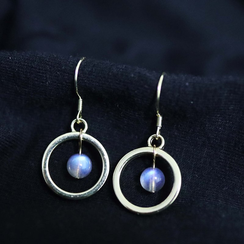 Natural stone gray moonstone (labradorite) circle earrings strong blue light - ต่างหู - เครื่องเพชรพลอย สีน้ำเงิน