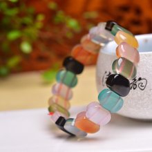 和田玉晴水ブレスレットは、吉祥を意味し、精巧な彫刻が施されています