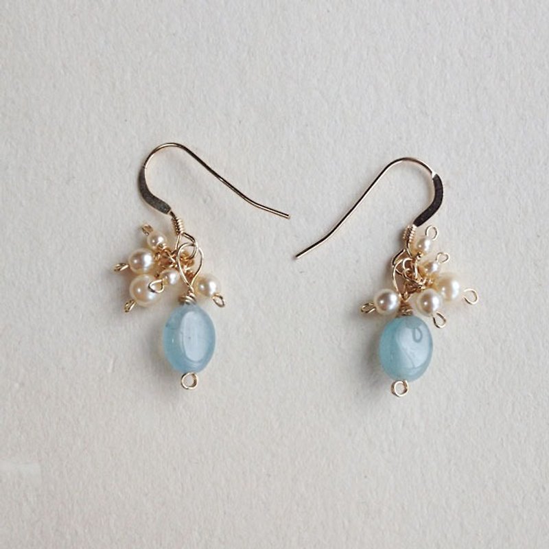 Collage pierced OR ear clip of 14kgf aquamarine and vintage glass pearl [ii-453] - Earrings & Clip-ons - Gemstone Blue