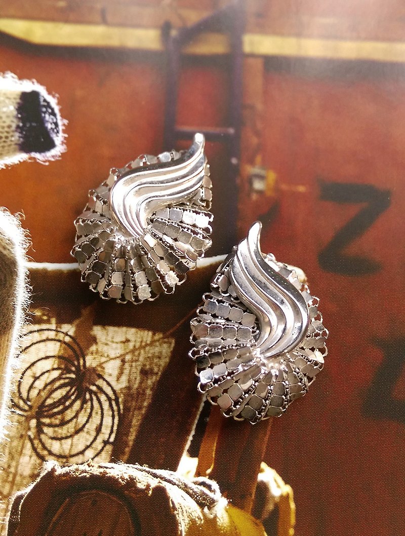 西洋古董飾品。精緻銀色調意象 夾式耳環 - 耳環/耳夾 - 其他金屬 銀色