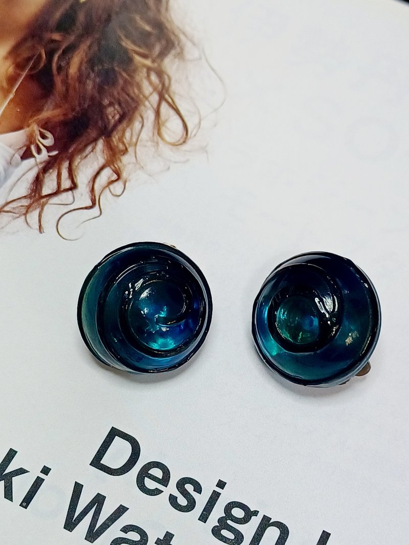 vintage jewelry Japanese indigo glass clip-on earrings - Earrings & Clip-ons - Other Metals 