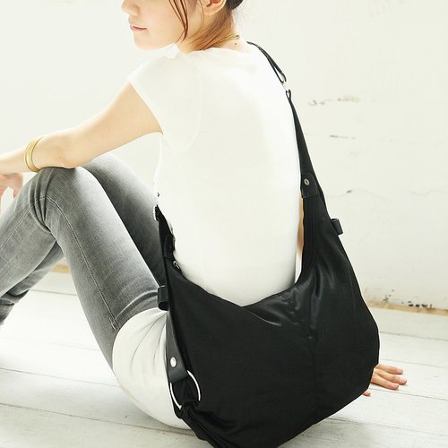 Moon Shape Shoulder/Hand Bag-black_198016