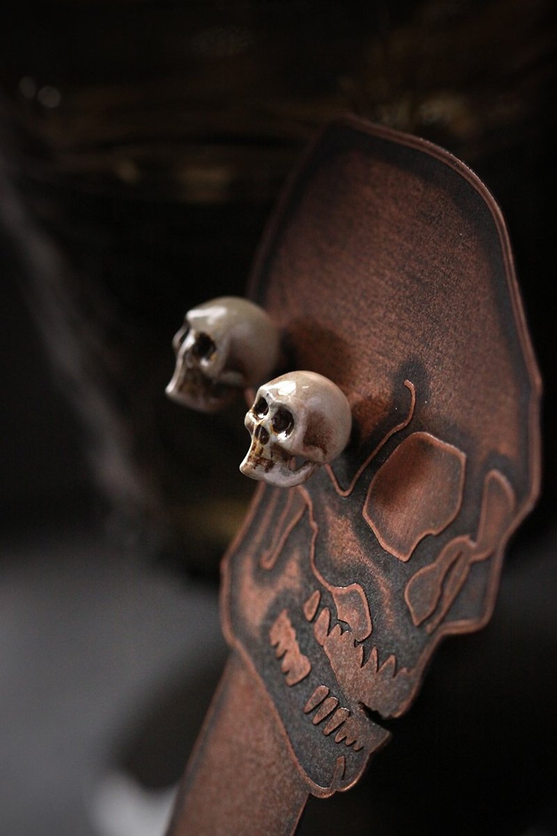 Skulls Stud Earrings Hand-paint version by DEFY. - 耳環/耳夾 - 其他金屬 