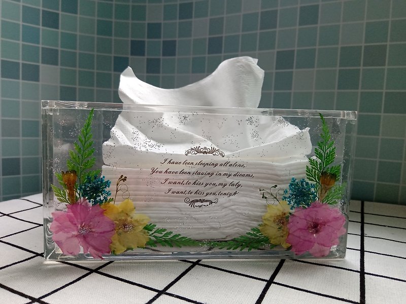 Plastic Acrylic tissue box cover, tissue box  with pressed flowers,small size - Tissue Boxes - Acrylic Multicolor