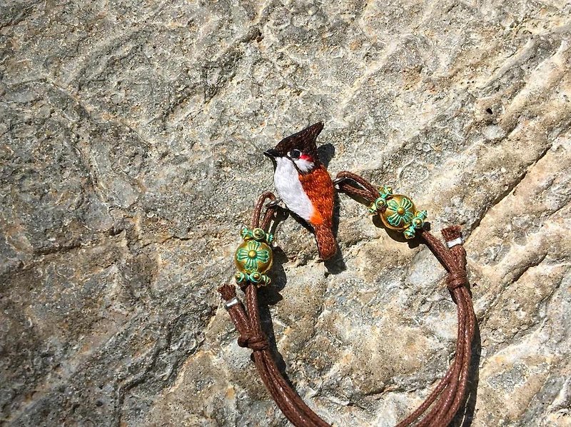 Red eared embroidery hand rope bird bracelet - สร้อยข้อมือ - งานปัก สีนำ้ตาล