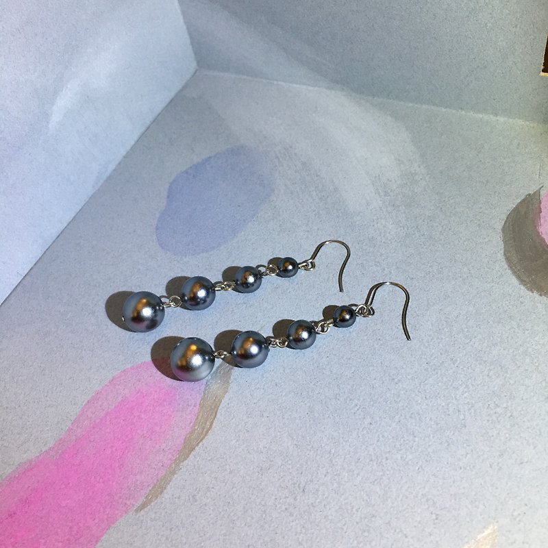 Fade-in Black Pearl Earrings Fade-in Black - Earrings & Clip-ons - Plastic Gray