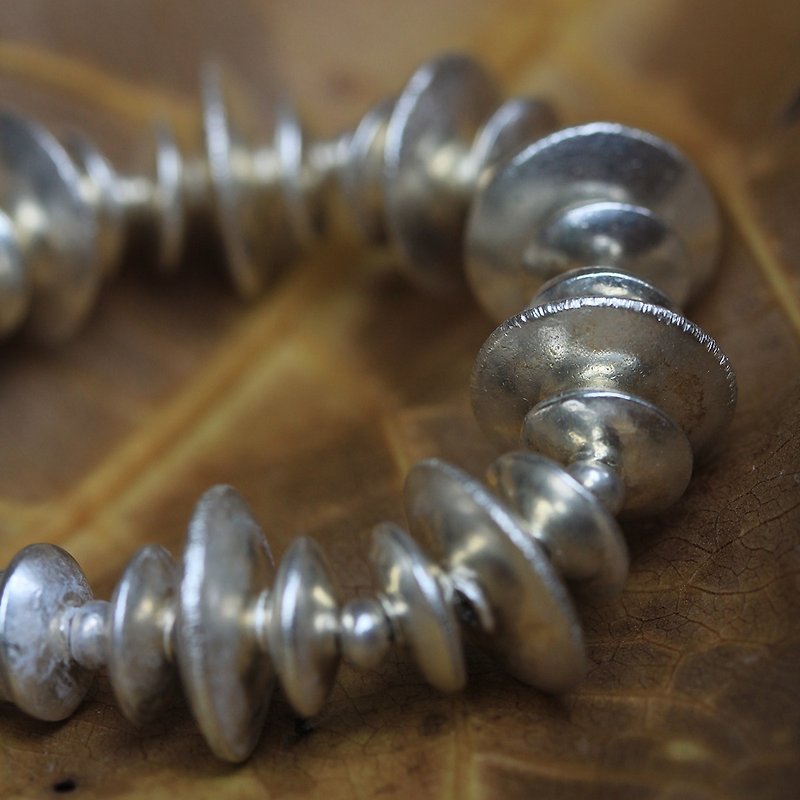 Handmade silver disks beaded bracelet (B0058) - 手鍊/手環 - 銀 銀色