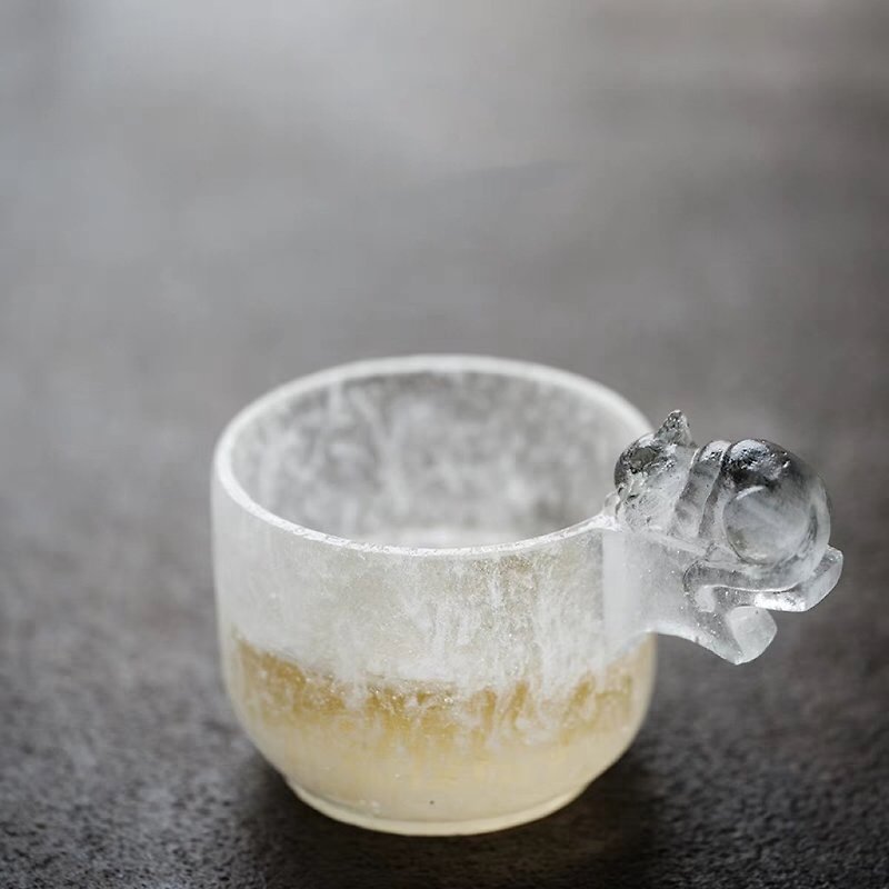 Hearing|Ancient method of frozen burned glass sleeping cat owner cup ice cube clear texture handmade tea cup tasting tea cup - Teapots & Teacups - Colored Glass 