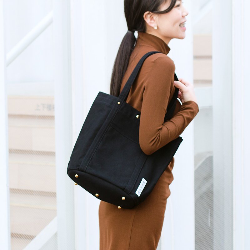 Simple Canvas Shoulder Bag M-Black - กระเป๋าแมสเซนเจอร์ - ผ้าฝ้าย/ผ้าลินิน สีดำ