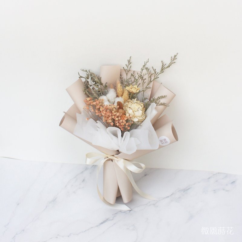 [Enchanted] Milk tea color graduation bouquet/dried bouquet - ช่อดอกไม้แห้ง - พืช/ดอกไม้ สีกากี