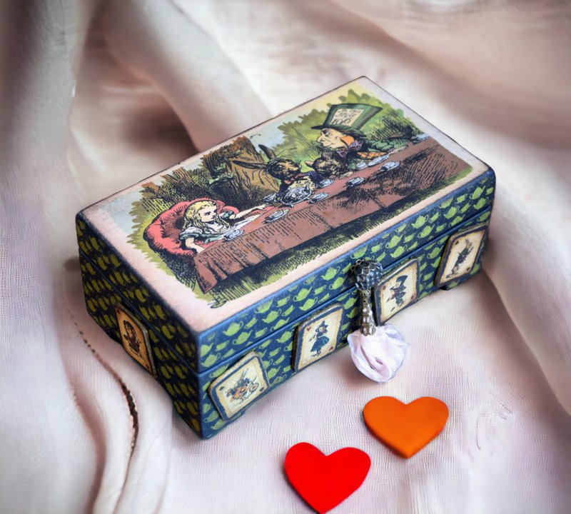 Gift for kid Alice in Wonderland baby keepsake box nursery decor - กล่องเก็บของ - ไม้ สีเขียว