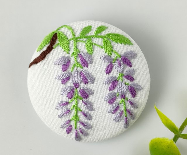 紫の藤の花刺繍ブローチor刺繍ヘアゴム - ショップ かなちゃん手