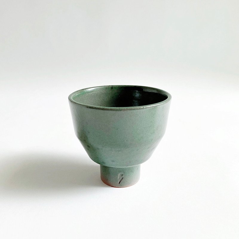 Green glazed tall bowl - เซรามิก - ดินเผา สีเขียว