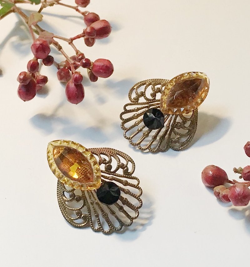 Vintage little gorgeous pin earrings - ต่างหู - โลหะ สีทอง