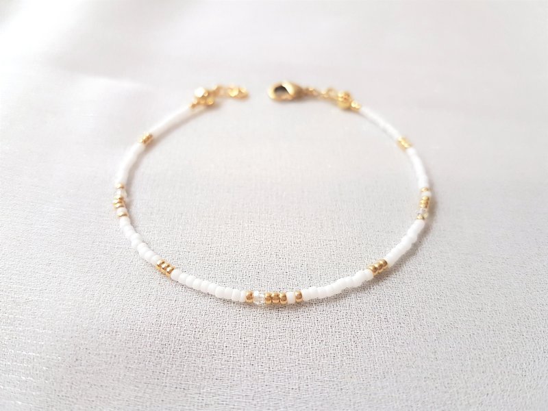 Mu Xue‧Crystal Beaded Thin Bracelet - สร้อยข้อมือ - คริสตัล ขาว