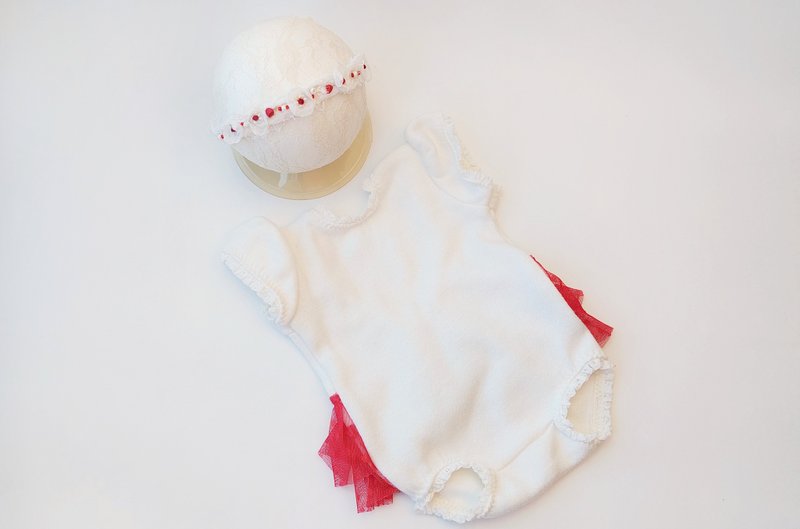 White romper for Newborn Baby Girl with Elegant Lace Trim and Headband - 嬰兒手鍊/飾品 - 其他材質 白色