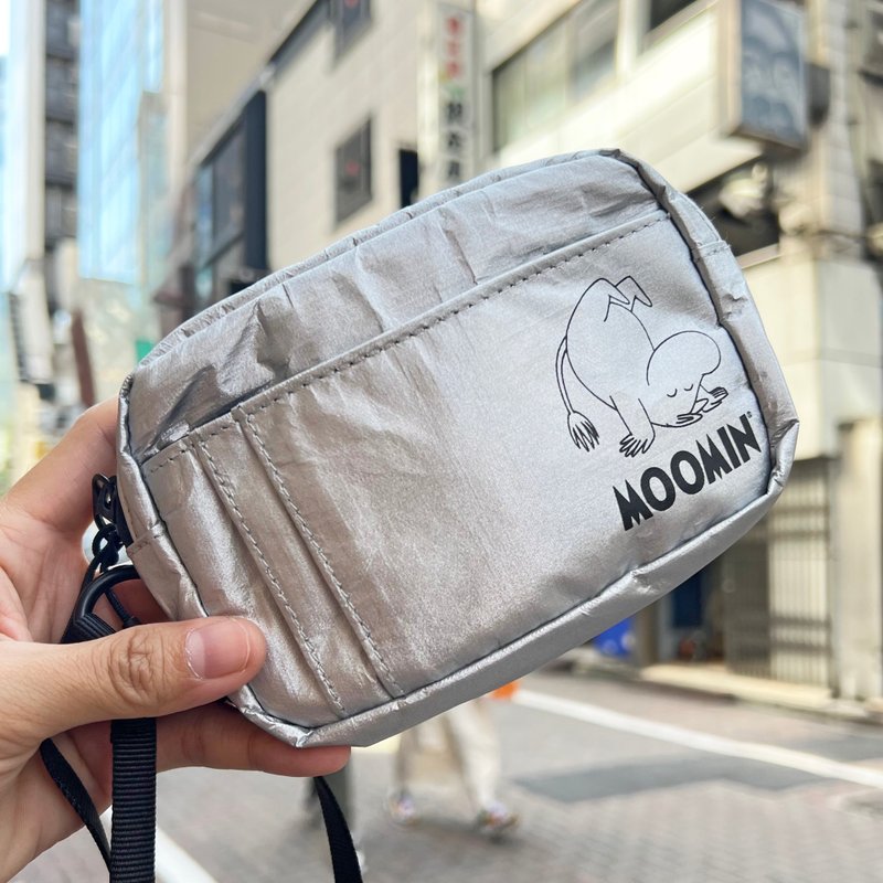 【Pinkoi x Moomin】 DuPont Paper Series Paper Mini Silver Coin Storage Mini Bag - กระเป๋าใส่เหรียญ - วัสดุอื่นๆ สีเงิน