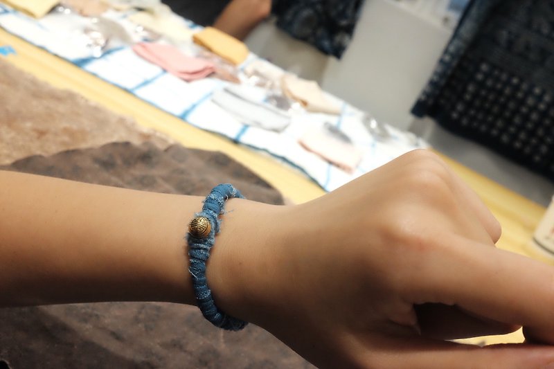 Indigo dyed cotton wrapped wire lucky brass bracelet - สร้อยข้อมือ - ผ้าฝ้าย/ผ้าลินิน สีน้ำเงิน