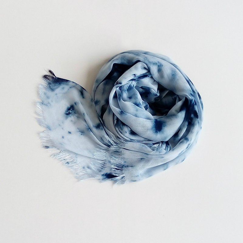 手染めのユニークなパターンシルクスカーフブルー染めスカーフスカーフ手染めショールソフトナチュラル - スカーフ - シルク・絹 ブルー